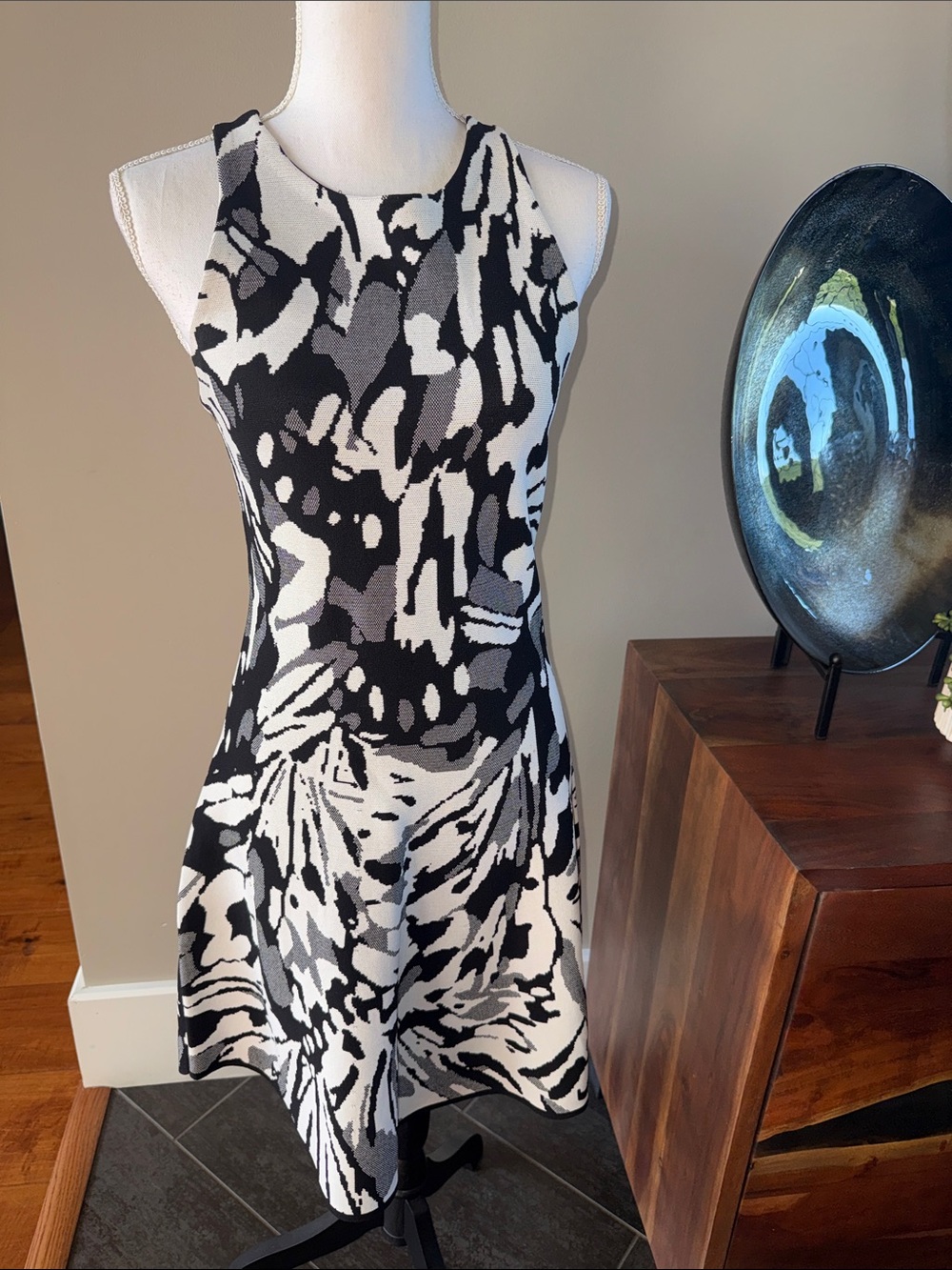 White House Black Market Black & White Abstract Knit Mini Dress